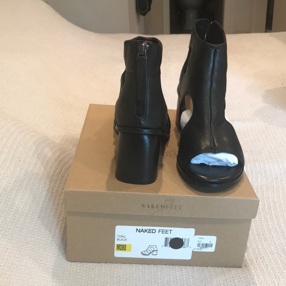 Naked Feet Shoes - NakedFeet Black leather size 9 block heel sandals